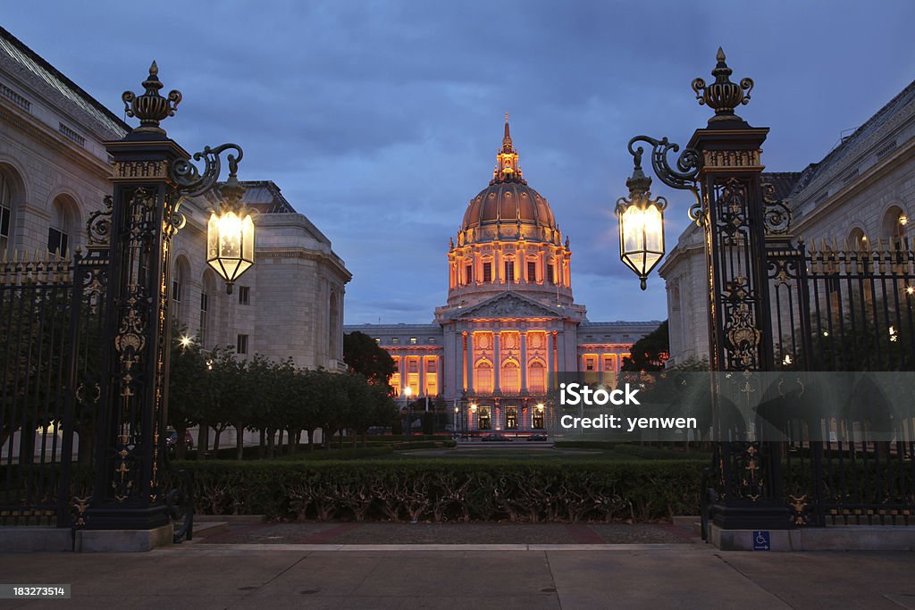 Prefeitura da cidade de São Francisco à noite - Foto de stock de Arquitetura royalty-free