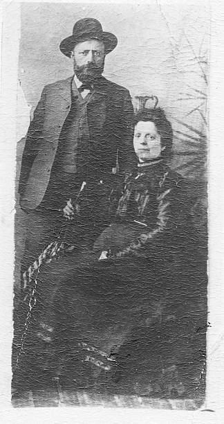 istock Couple in 1910.Black And White. 183274129