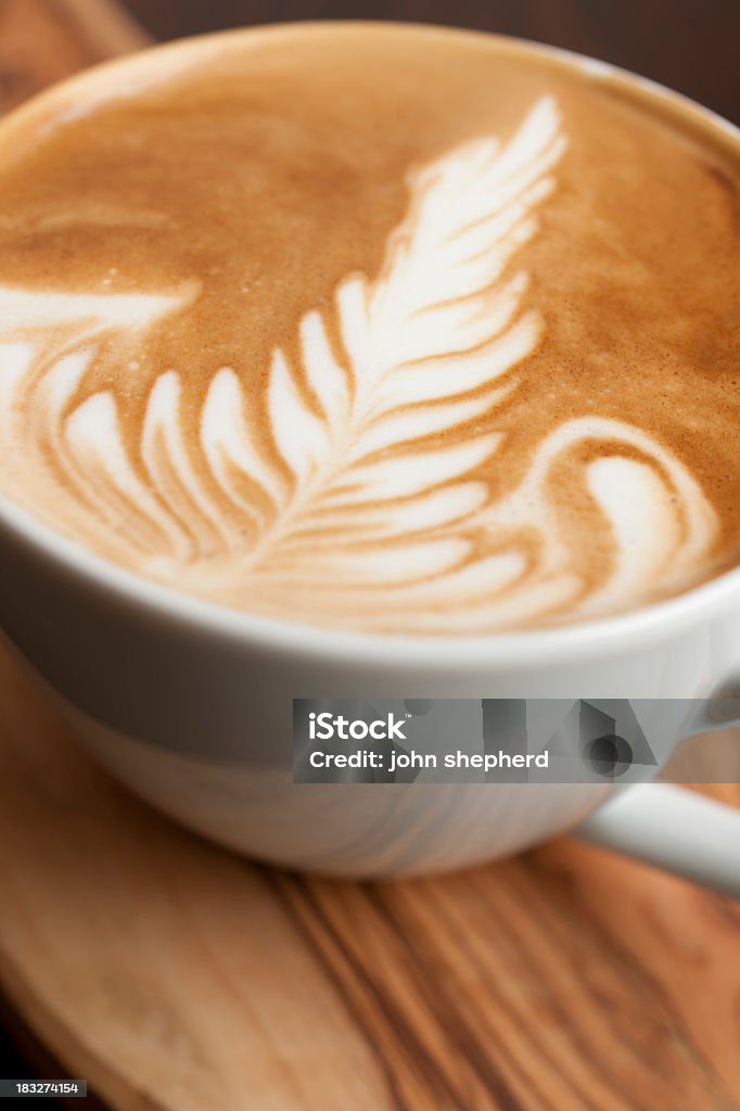 Rosetta en un café plana blanca - Foto de stock de Adorno de espuma libre de derechos