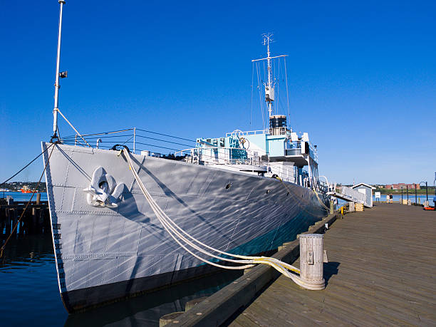 navy zerstörer - battleship armed forces canada sunlight stock-fotos und bilder