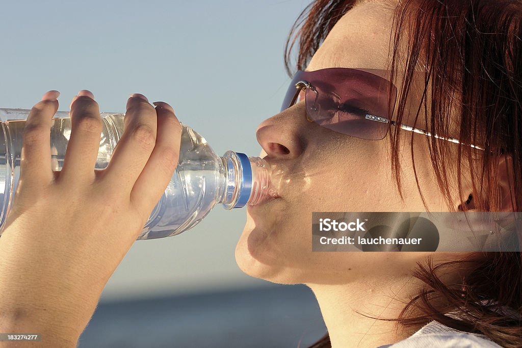 Eau potable - Photo de Adolescent libre de droits