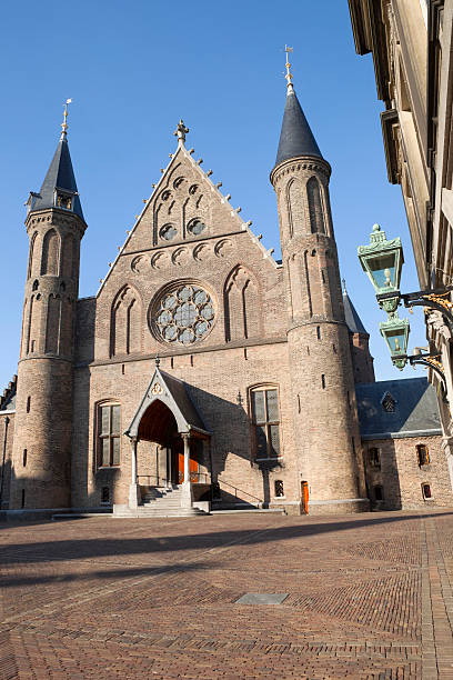 рыцари», зал на binnenhof в гааге - rose window architecture the hague netherlands стоковые фото и изображения