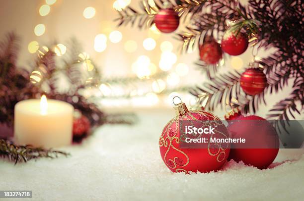 キャンドルクリスマスボールパインツリー - クリスマスボールのストックフォトや画像を多数ご用意 - クリスマスボール, 背景, クリスマス