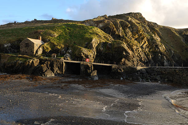 Fishermans hut. "Mullion Cove in Cornwall on the Lizard Peninsular, South West England, UK." mullion cove stock pictures, royalty-free photos & images