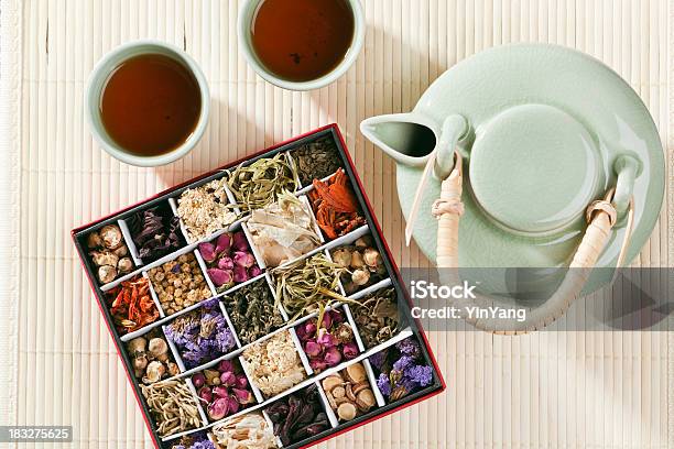 Specjalna Formuła O Smaku Herbaty Chińskie Pachnące Kwiaty I Zioła Suszone - zdjęcia stockowe i więcej obrazów Bambus - Tworzywo