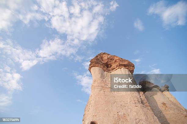 Camini Delle Fate In Cappadocia - Fotografie stock e altre immagini di Ambientazione esterna - Ambientazione esterna, Anatolia, Anatolia centrale