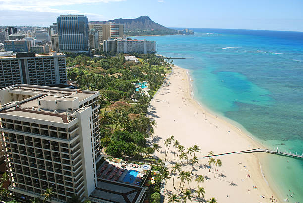 luftbild von waikiki beach, hawaii - honolulu oahu vacations park stock-fotos und bilder