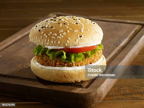 Foto de Hambúrguer De Frango e mais fotos de stock de Burger de Galinha - Burger de Galinha, Frango à Milanesa, Hamburguer