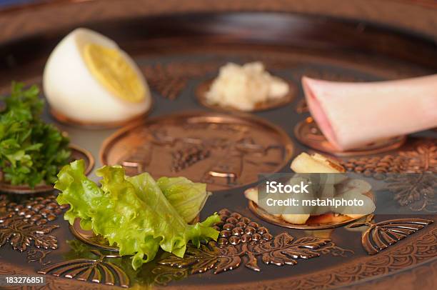 Pesach Prato De Seder - Fotografias de stock e mais imagens de Prato de Seder - Prato de Seder, Pesach, Seder