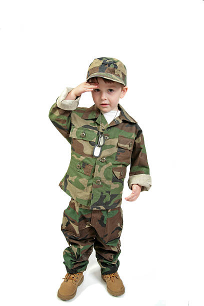 salute - camouflage pants photos et images de collection