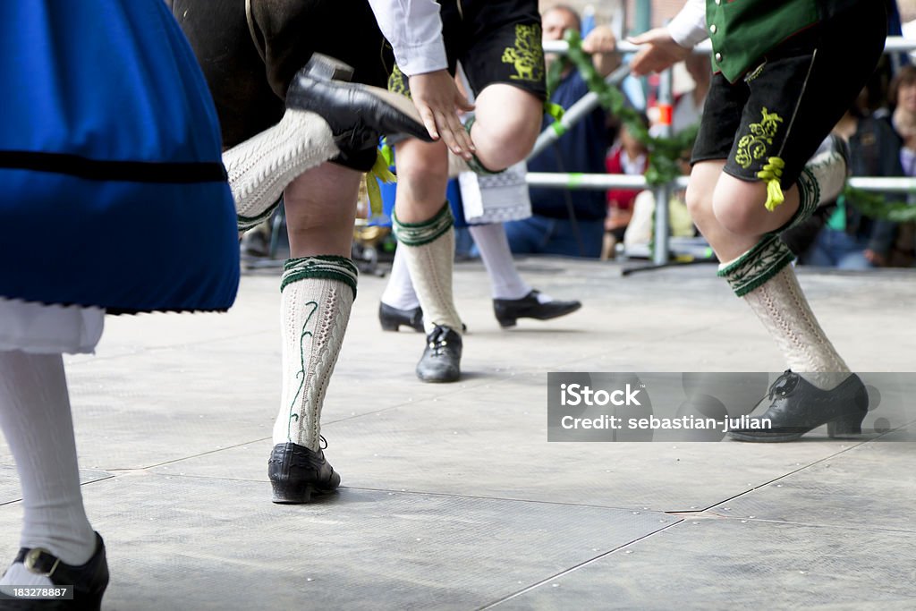 folk baile de Baviera del oktoberfest en munich - Foto de stock de Schuhplattler libre de derechos