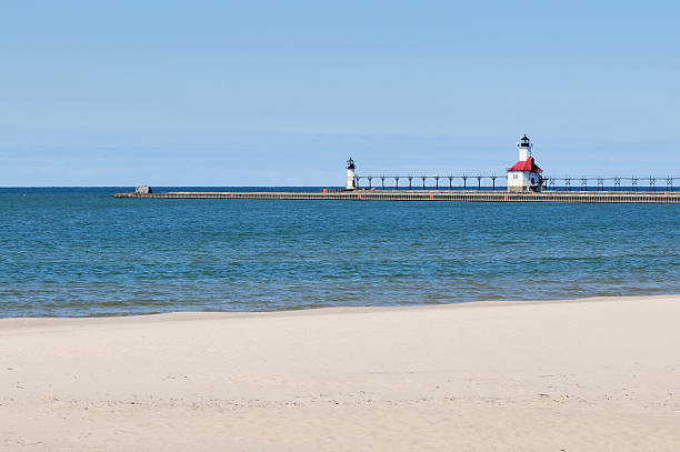 istock Silver Beach Lighthouse on Lake Michigan in St. Joseph 183280570