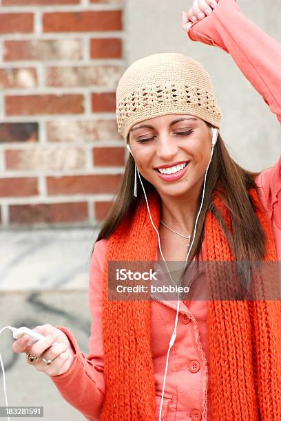 Foto de Desfruta De Música e mais fotos de stock de Adolescente - Adolescente, Adulto, Aluno do Ensino Médio