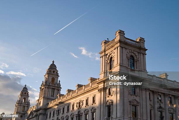 Foto de O Tesouro Whitehall Londres e mais fotos de stock de Governo - Governo, Política, Whitehall - Londres