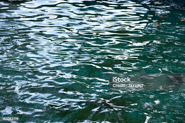 Отражение В Воде — стоковые фотографии и другие картинки Абстрактный - Абстрактный, Бассейн, Без людей