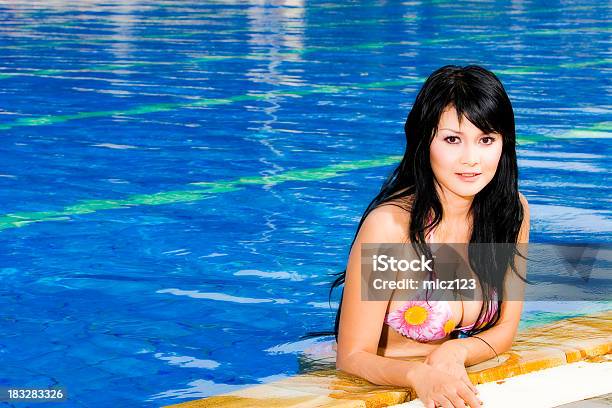 Emma Am Pool 03 Stockfoto und mehr Bilder von Asiatische Kultur - Asiatische Kultur, Asiatischer und Indischer Abstammung, Badebekleidung