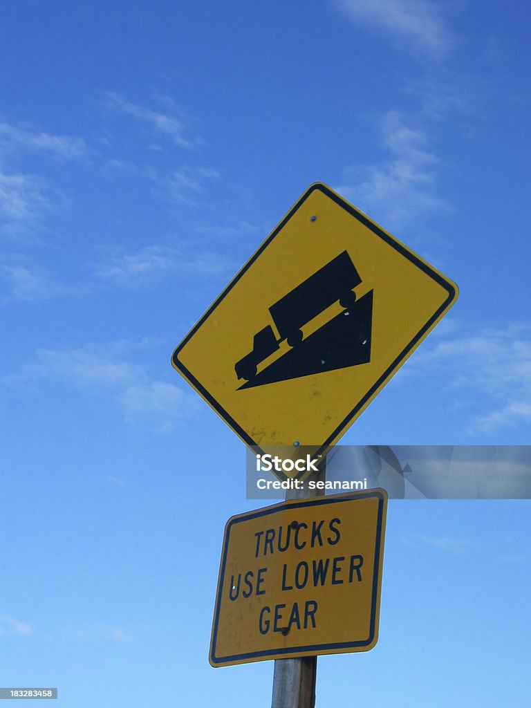 Steep grado señal - Foto de stock de Camión de peso pesado libre de derechos