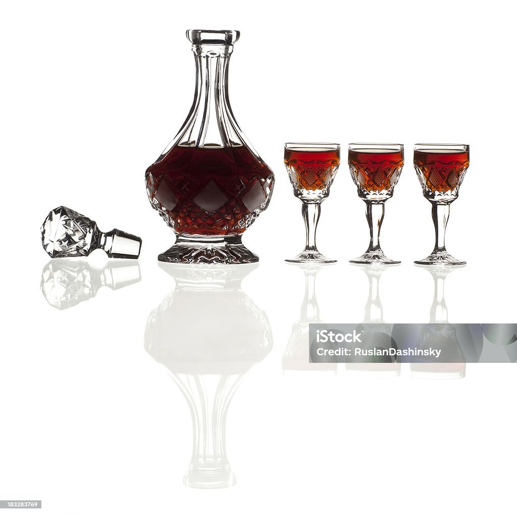 Carafe en cristal avec un verre de cognac. - Photo de Alcool libre de droits