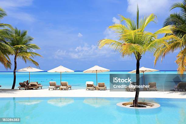 Exótico Resort Em Maldivas - Fotografias de stock e mais imagens de Ao Ar Livre - Ao Ar Livre, Areia, Azul