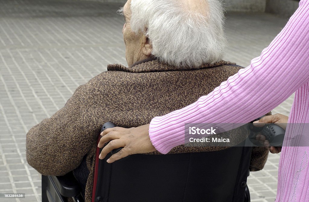 Vieillissement - Photo de Chaise roulante libre de droits