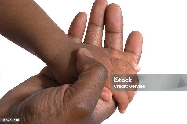 Personal Atento Foto de stock y más banco de imágenes de Abrazar - Abrazar, Afrodescendiente, Agarrados de la mano