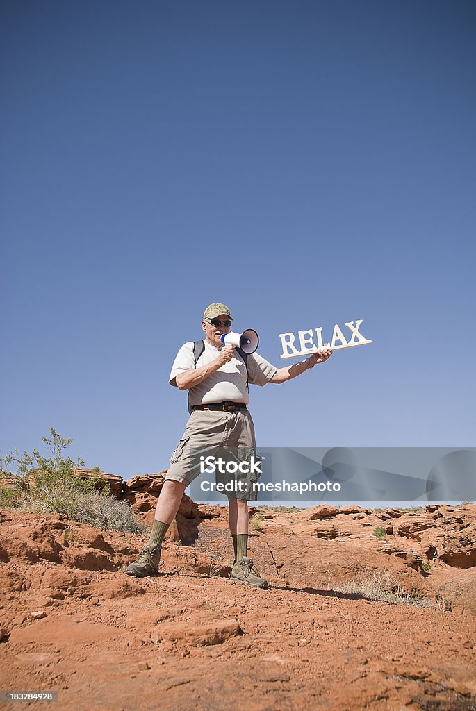 Senior hombre caminatas - Foto de stock de Actividades recreativas libre de derechos