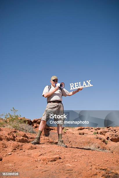 Senior Hombre Caminatas Foto de stock y más banco de imágenes de Actividades recreativas - Actividades recreativas, Adulto, Adulto maduro