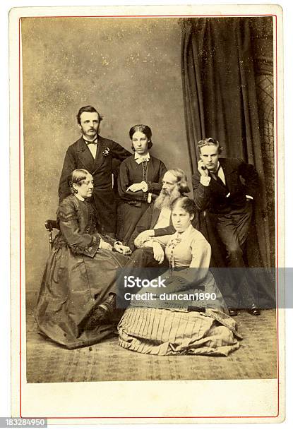 Victorian Ritratto Di Famiglia - Fotografie stock e altre immagini di Famiglia - Famiglia, Ritratto, Stile retrò