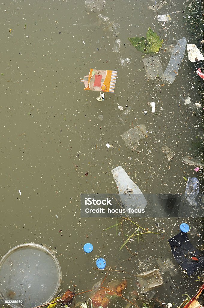 Pollution de l'eau - Photo de Bouteille libre de droits