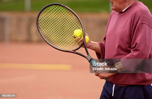 Photo libre de droit de Senior Joueur De Tennis banque d'images et plus d'images libres de droit de Troisième âge - Troisième âge, Jouer, Tennis