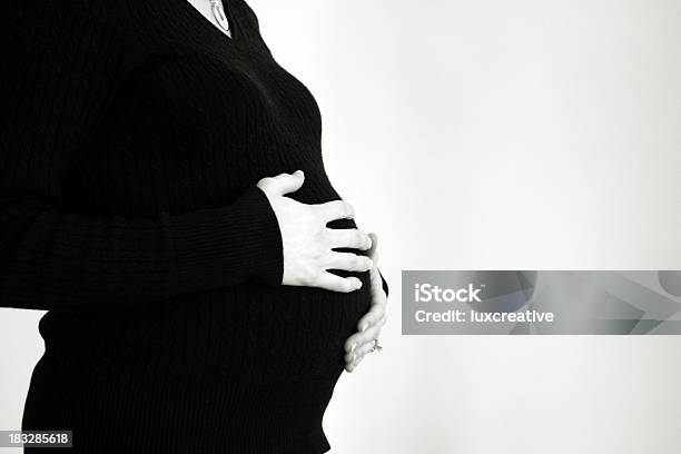 妊娠中の女性当日の誕生 - 妊娠のストックフォトや画像を多数ご用意 - 妊娠, 性的暴行, 1人