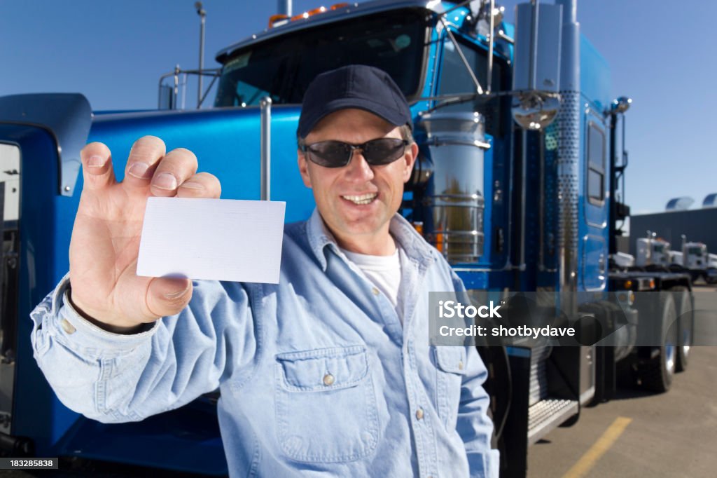 Trucker カードを保持 - トラック運転手のロイヤリティフリーストックフォト