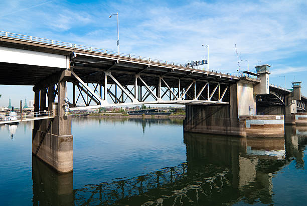 istock Morrison Bridge in Portland, Oregon 183287004