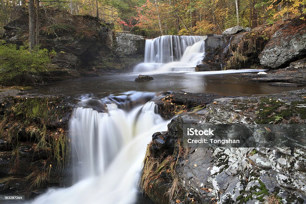 Herbst Blätter und Wasserfällen - Lizenzfrei Gebirge Pocono Mountains Stock-Foto