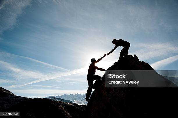 Team Stockfoto und mehr Bilder von Menschen - Menschen, Mithilfe, Unterstützung