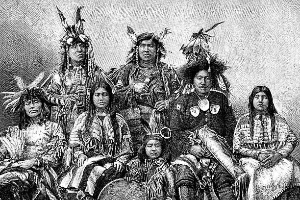 ilustrações, clipart, desenhos animados e ícones de entalhes nativos americanos grupo de pessoas de 1870 - cherokee