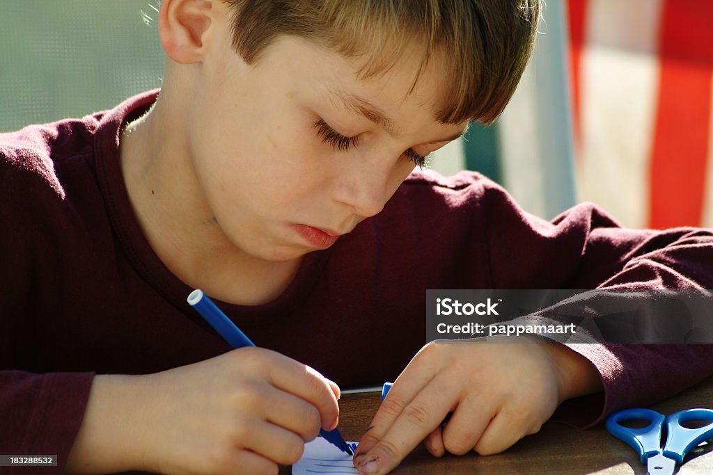 남자아이 작성 및 그림이요 - 로열티 프리 4-5세 스톡 사진