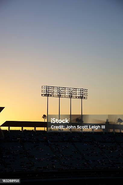 Baseball Światła O Zachodzie Słońca - zdjęcia stockowe i więcej obrazów Dodger Stadium - Dodger Stadium, Noc, Zmrok