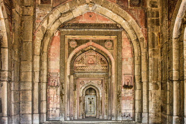Midevil Colums 1,500+ Medieval Columns And Architectural Details Engraving Stock ...