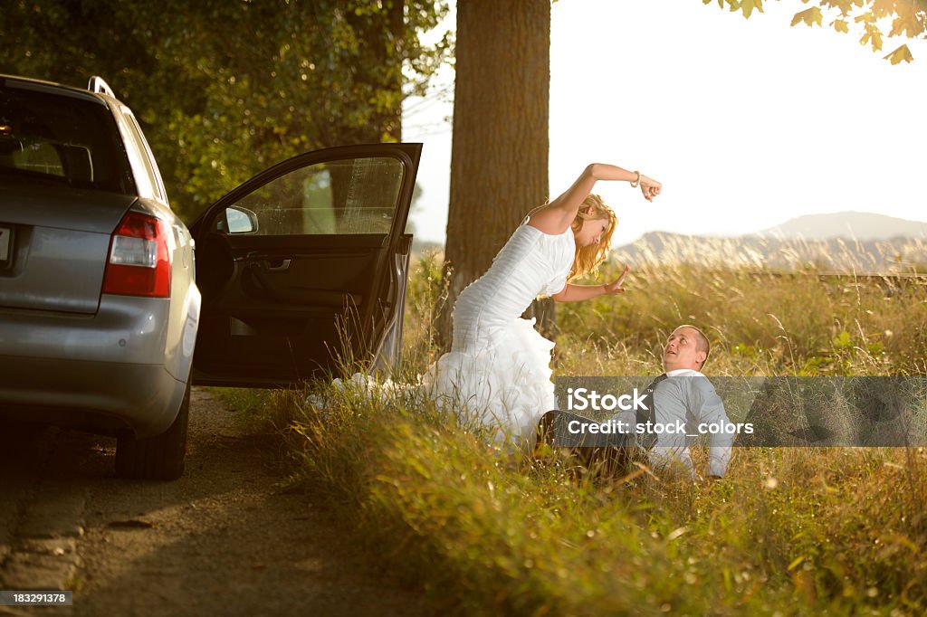 Noiva e noivo luta - Foto de stock de Casamento royalty-free