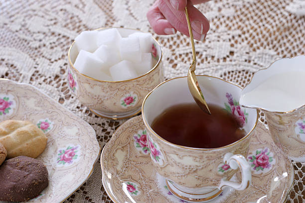 popołudniowa przerwa. - tea cup cup old fashioned china zdjęcia i obrazy z banku zdjęć