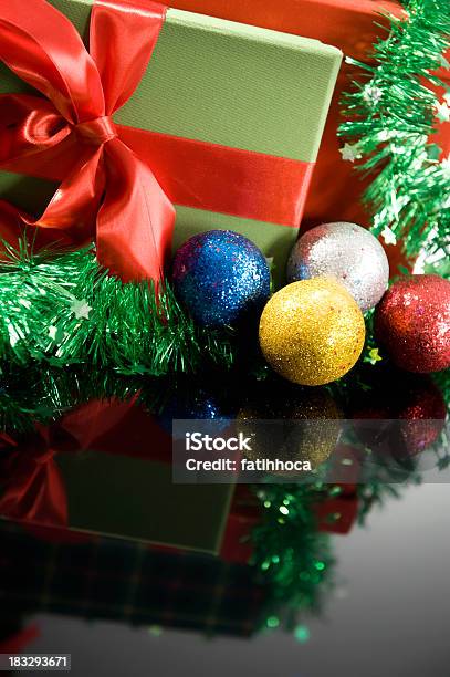 Caja De Regalo Foto de stock y más banco de imágenes de Adorno de navidad - Adorno de navidad, Azul, Año nuevo