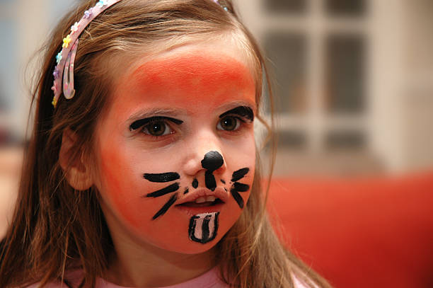 pintura de rosto, - face paint child paint rabbit - fotografias e filmes do acervo