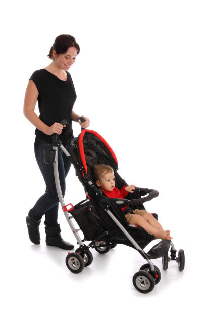 Donna spingendo bambino nel Passeggino - foto stock