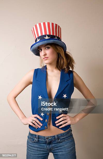 Dialoog Oprechtheid Trouw Young Woman Wearing Uncle Sam Suit Saluting Stock Photo - Download Image  Now - Uncle Sam, One Woman Only, Women - iStock