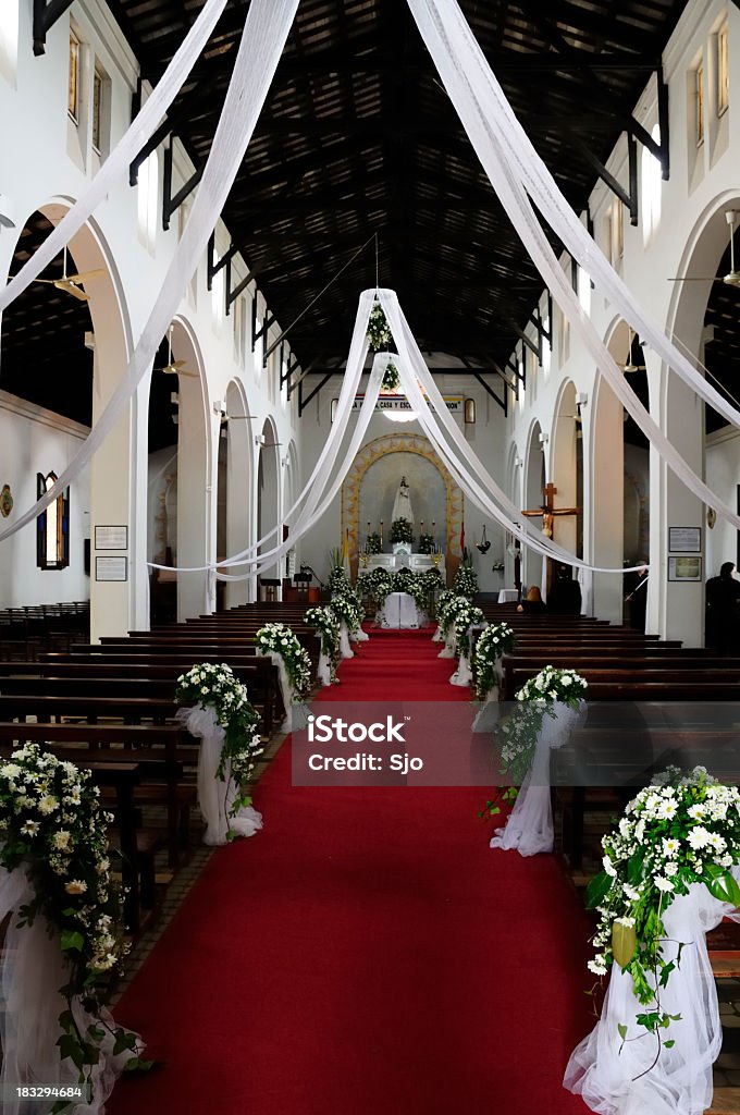 Decoradas iglesia - Foto de stock de Boda libre de derechos