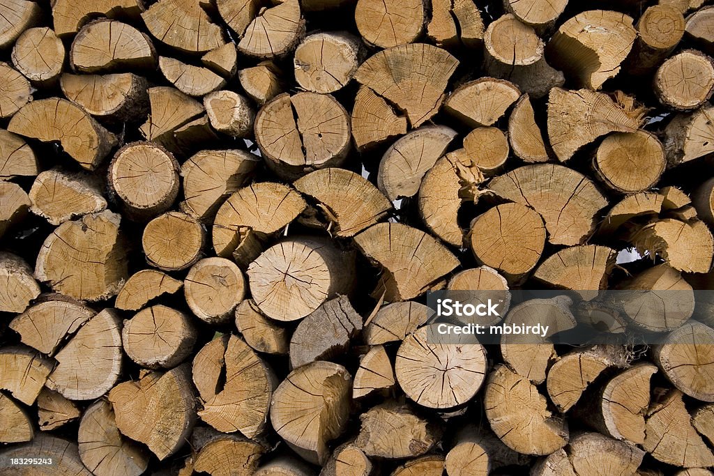 Haufen von Brennholz - Lizenzfrei Bauholz Stock-Foto