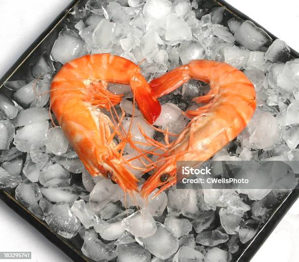 Corazón En Forma De Camarones Foto de stock y más banco de imágenes de Comida del mediodía - Comida del mediodía, Día de San Valentín - Festivo, Alimento