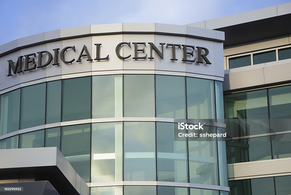 Medical Center - Zbiór zdjęć royalty-free (Budynek opieki medycznej)