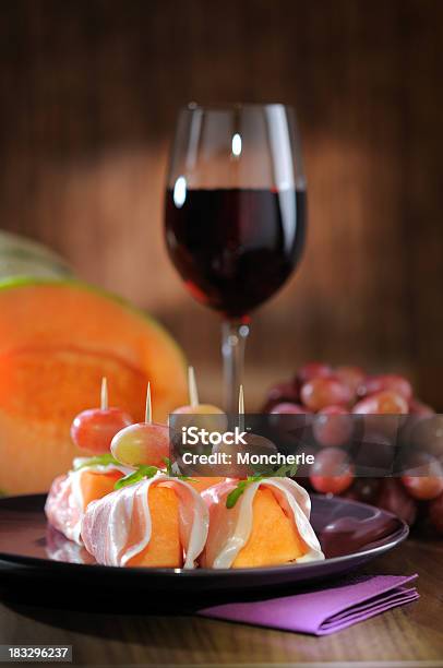 Prosciutto Com Melões - Fotografias de stock e mais imagens de Antipasto - Antipasto, Vinho Tinto, Alimentação Saudável